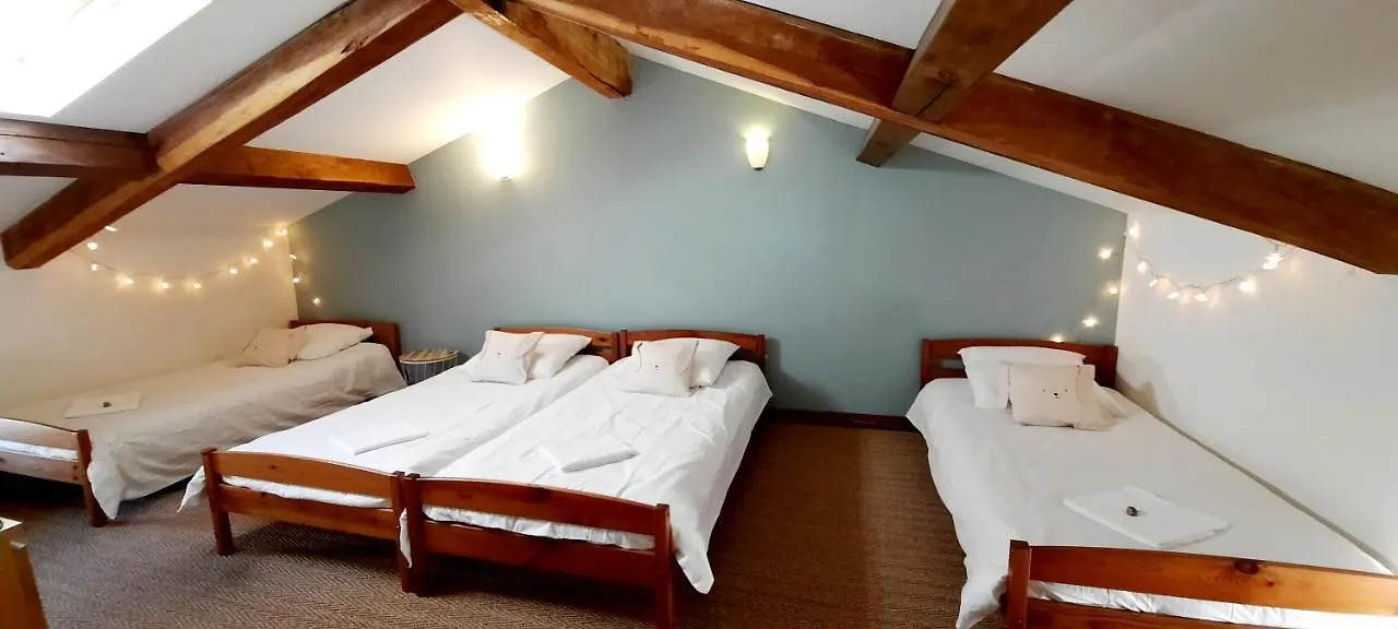 Maison Familiale Chaleureuse Idealement Situee Silhac France