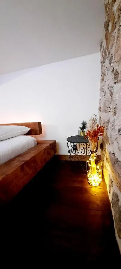 Maison Familiale Chaleureuse Idealement Situee Silhac France